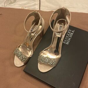 Badgley Mischka Edaline size 8.5 rose gold & satin champagne open toe heels